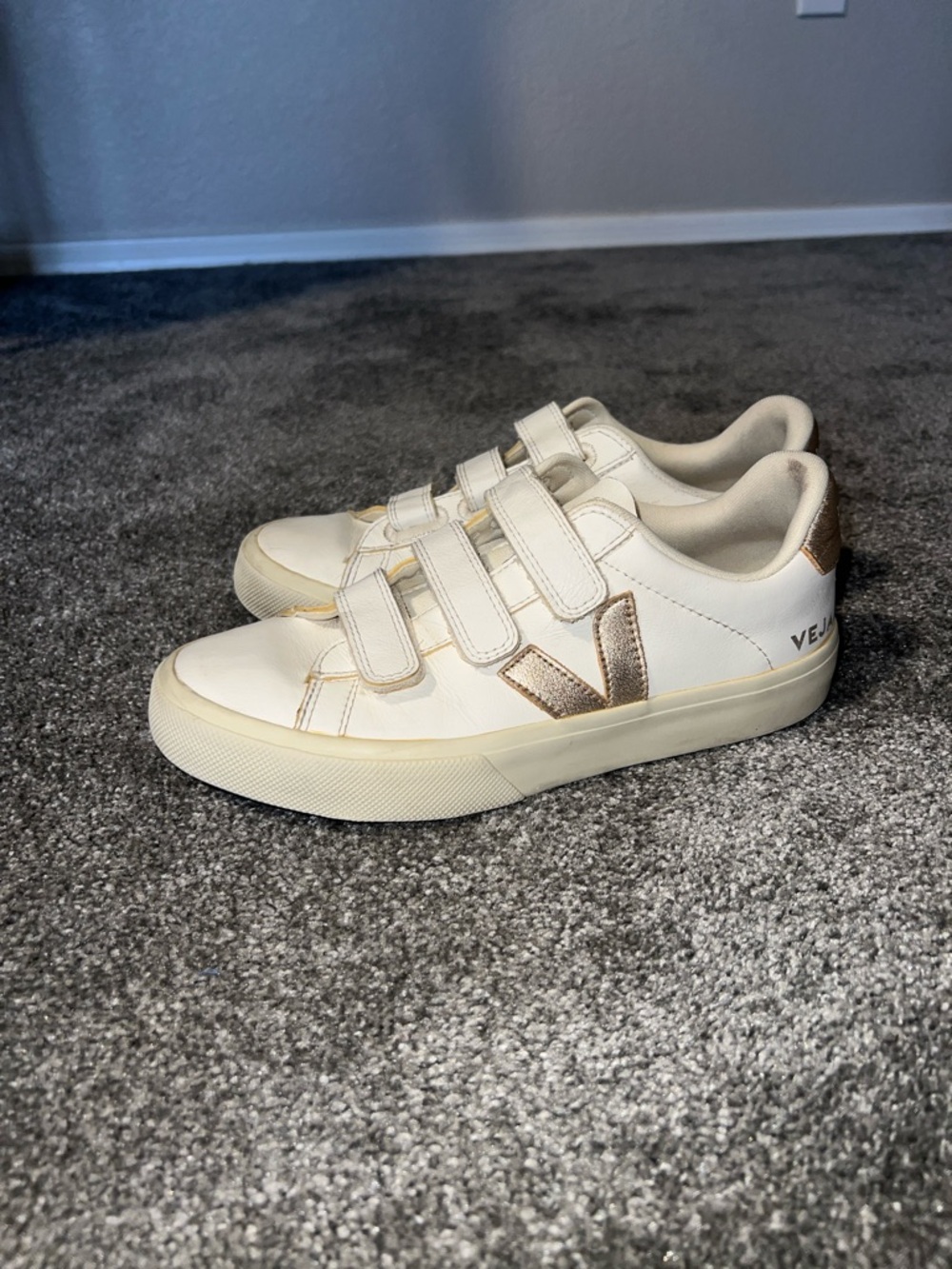 Veja Cream and Rose Gold Sneakers Women’s Size 8